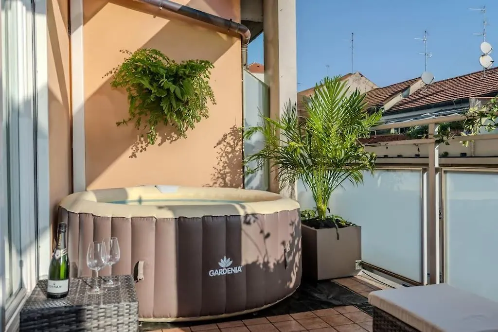 Central Station-Duomo - 3 Bedrooms With Jacuzzi Milan 0*,  Italy
