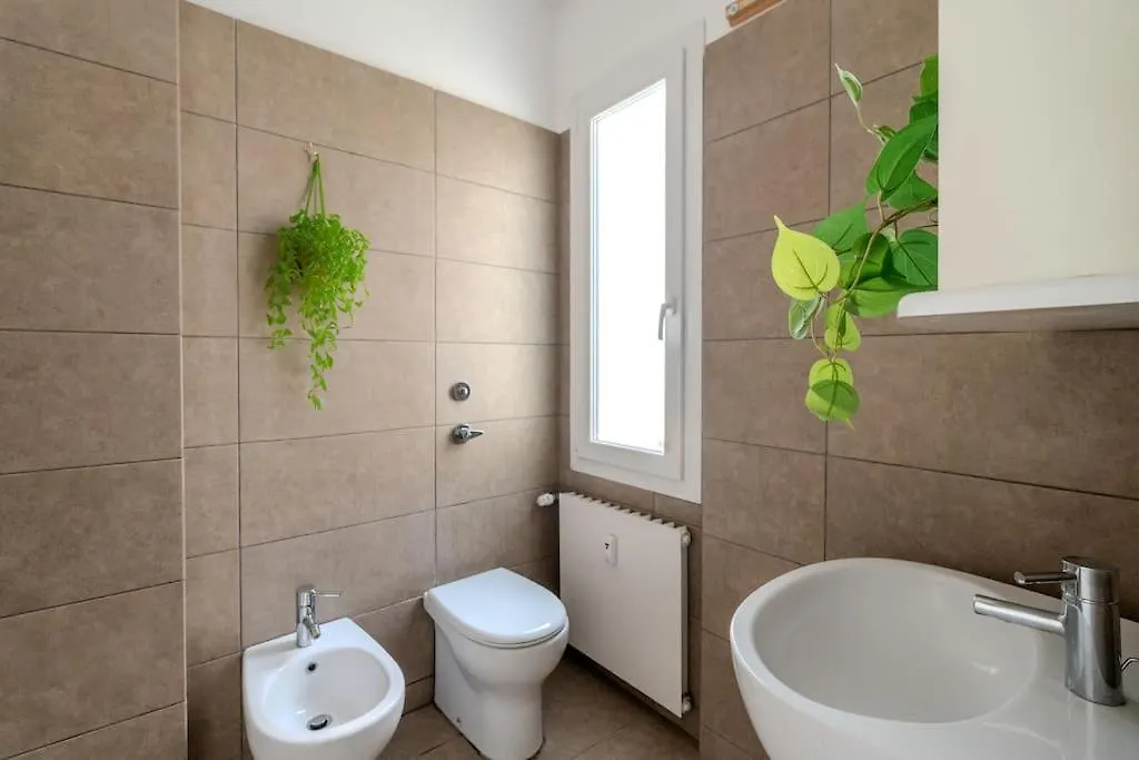 Apartment Central Station-Duomo - 3 Bedrooms With Jacuzzi Milan Italy