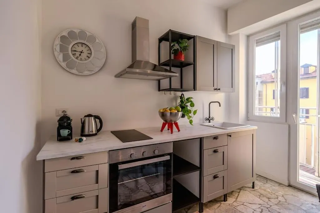 Central Station-Duomo - 3 Bedrooms With Jacuzzi Milan 0*,  Italy